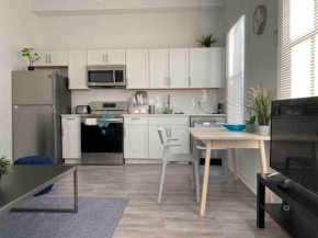 Chic Bungalow Apartment steps from Armature Works & Downtown Riverwalk
